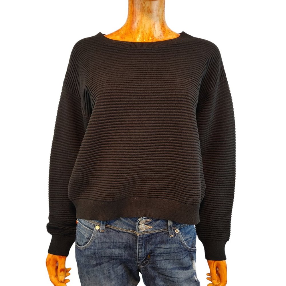 LORD & TAYLOR black ribbed stretchy crop sweater